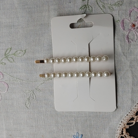 ♦️3 for $15 Pearl Bobby Pin Set - Picture 7 of 8